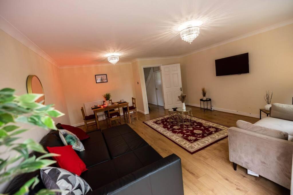 3 Bedrooms House-Sofabed-Parking-Bbqstove-Garden Лондон Экстерьер фото